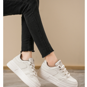 Thick soled versatile niche original Hong Kong style white sneakers